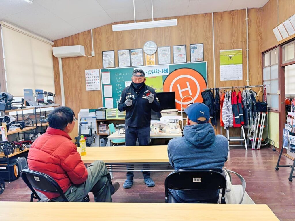 本日の一等飛行訓練は屋内。屋内で出来ないものは屋外では厳しい。その上では屋内訓練も容易に必要です