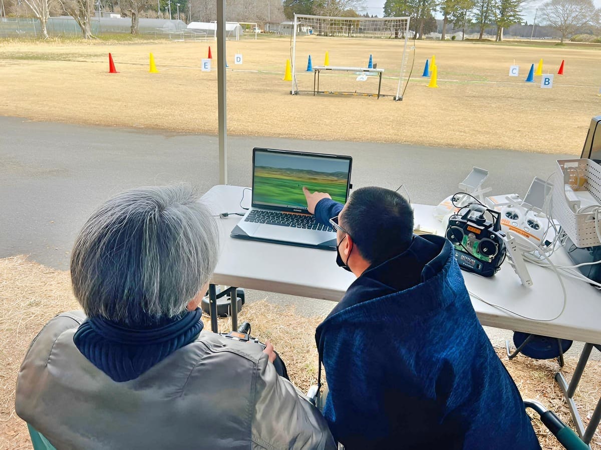 「フライトシュミレーター」は操舵入力訓練。ドローン特に一等飛行はデリケートな入力が求められます