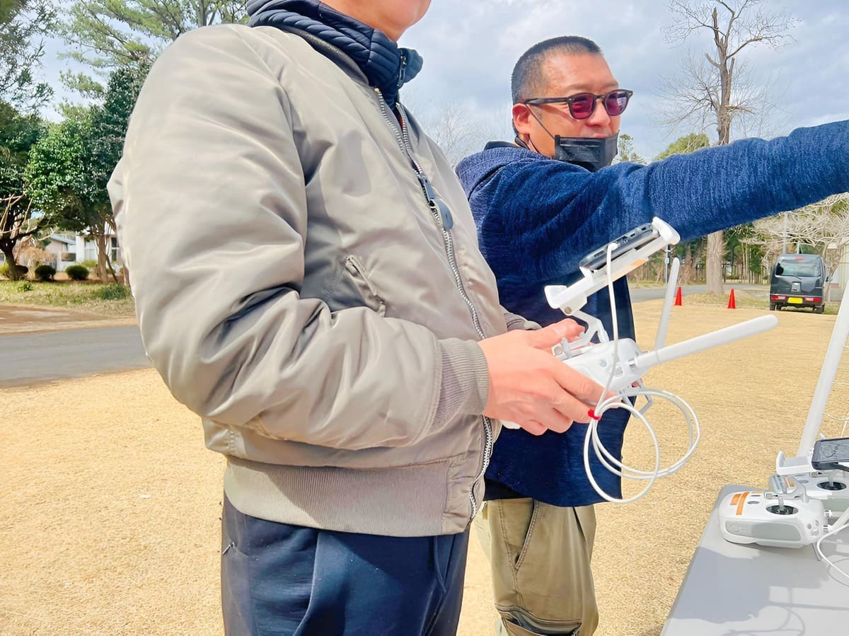 初日飛行は、Pモード(コンピューターONの状態)からドローン機動を確認していただきます