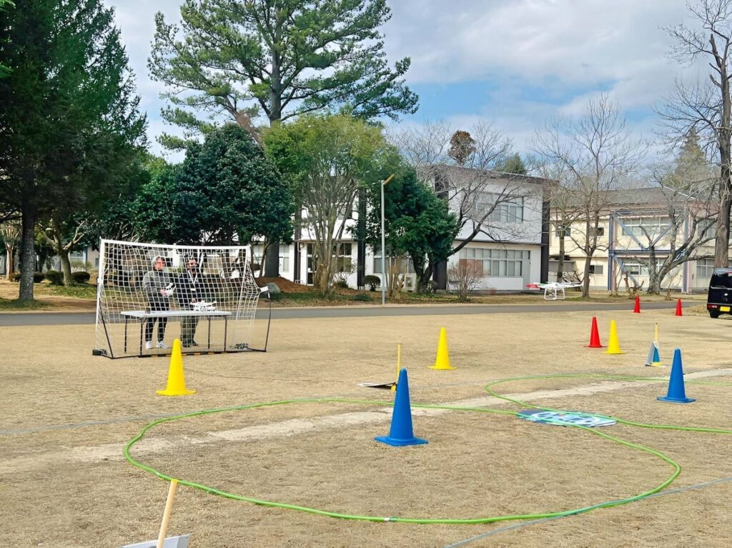 この風速の中(2m/s前後)、訓練生は健闘ひております。それだけAモード(手動操縦)は大変なんです‼︎