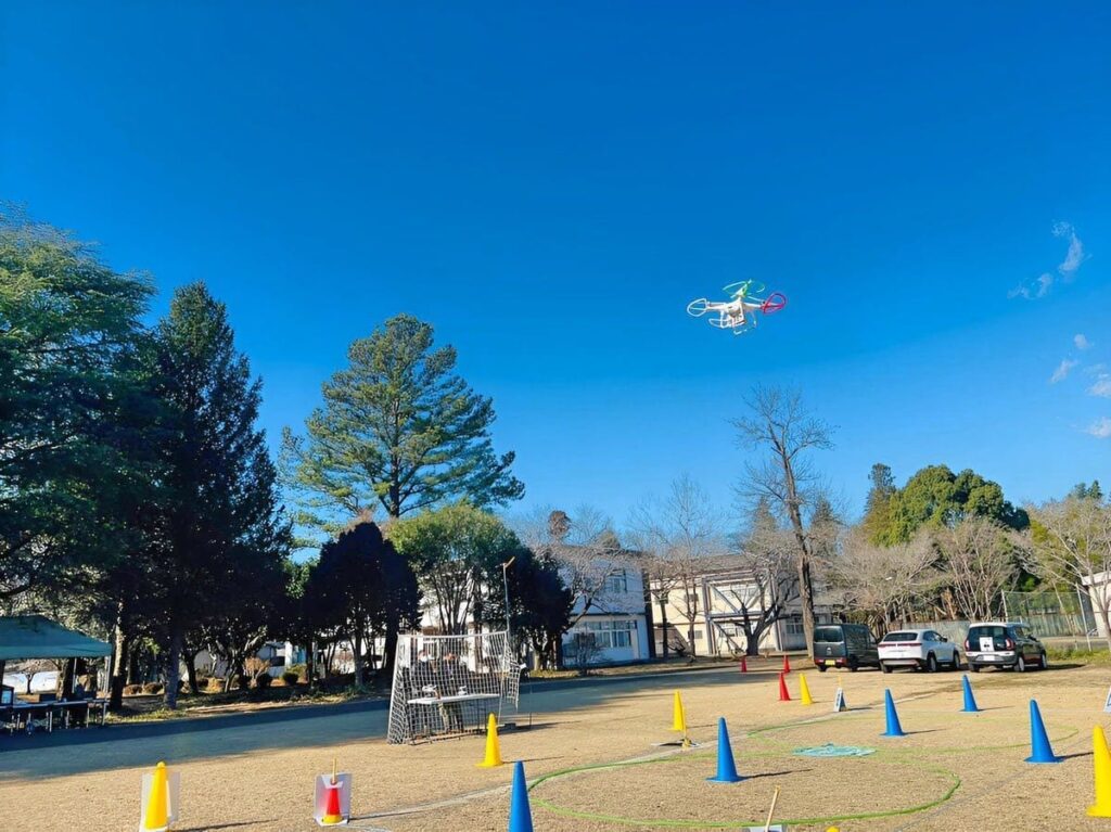 ドローン国家資格講習の屋外飛行訓練の様子｜一等・二等無人航空機操縦士講習｜DSIドローンビジネススクール茨城