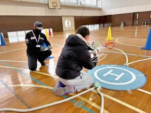 二等無人航空機操縦士の修了審査検定で飛行前点検を実施する受講生｜国家資格対応ドローンスクール実地試験風景