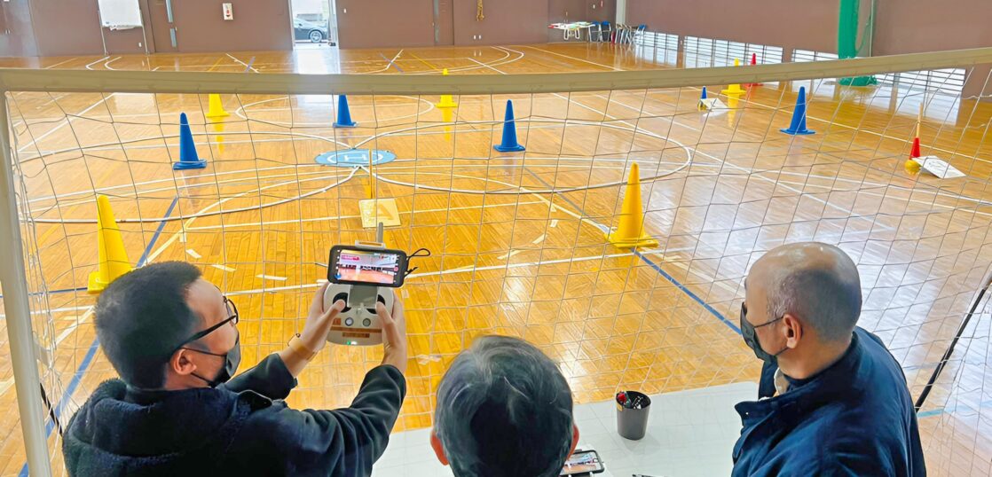 説明の後はAモード（手動）飛行初体験。大方びっくりしている様子