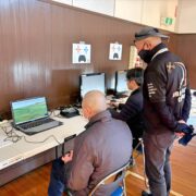 操舵訓練にはシュミレーター。繊細な入力を訓練しています