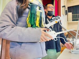 8の字と併せ、スクエアは側面飛行。機首方向に苦戦