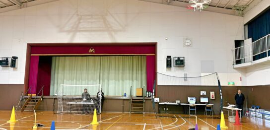 DSI ドローン・ビジネススクール茨城で行う修了審査検定の「実技審査」高度3.5mスクエア飛行（四角）の様子